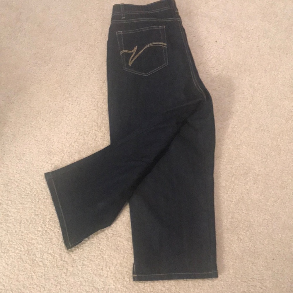 Women’s worn once, size 10 denim capris.